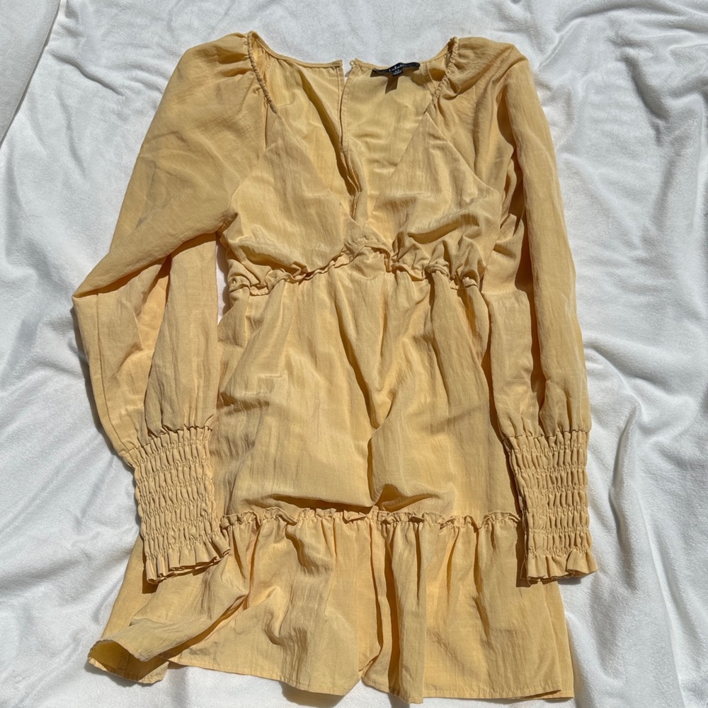 New without tag 
Lulu XS Yellow dress